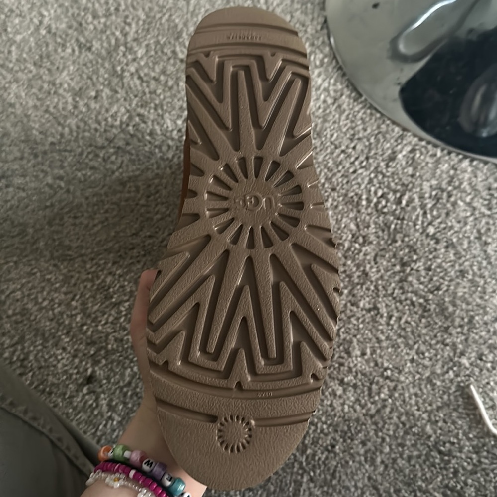 uggs - Picture 4 of 4